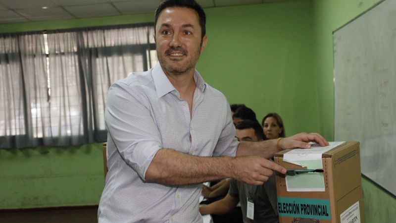 Luis Petri votó y afirmó que "Nos jugamos el futuro del país"